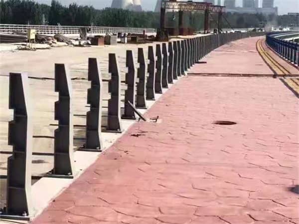 防撞钢板立柱